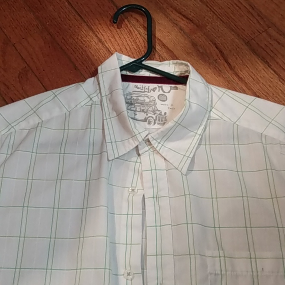 Size medium men's Quicksilver short sleeve button down